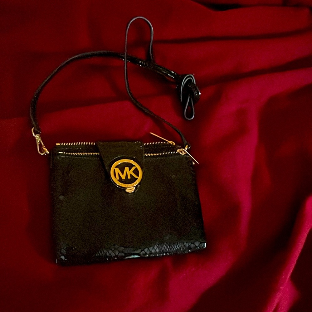 Michael Kors Cross Bodied Black Color